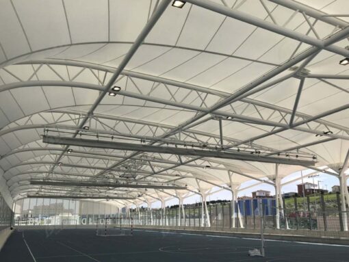 mái che sân bóng đá