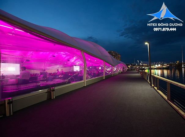 Màng căng ETFE có thể được tích hợp hệ thống đèn LED để chiếu sáng bên trong, giúp chúng phát sáng